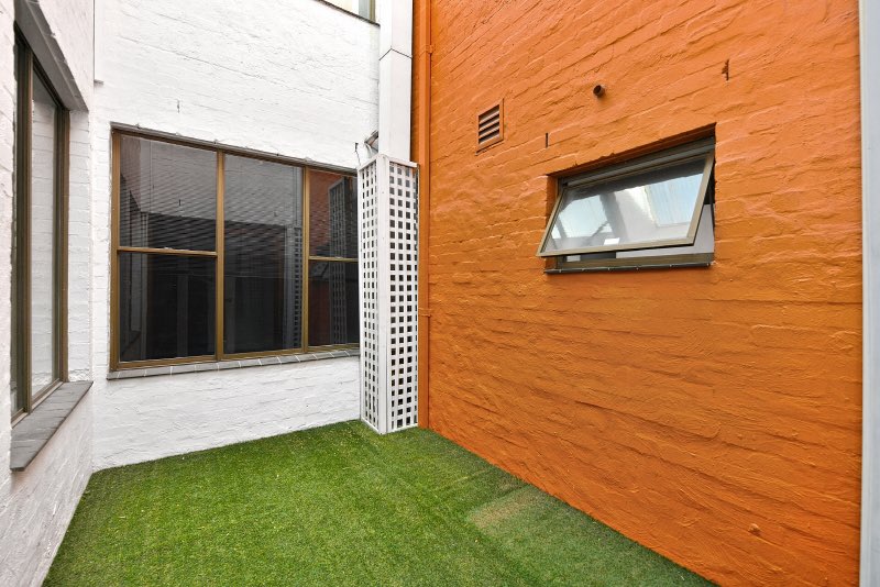 Shared courtyard in Crows Nest